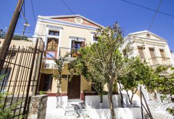 Symi Center has Balcony rooms