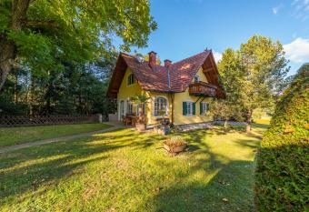 Winemakers Escape has Balcony rooms