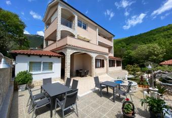 Guest House De  kovi   has Balcony rooms