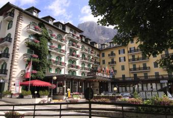 G. Hotel Des Alpes (Classic since 1912) has Balcony rooms