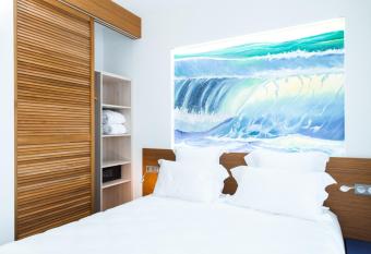 Best Western Arcachon Le Port allows 18 year olds to book a room