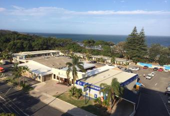 Park Beach Hotel Motel allows 18 year olds to book a room