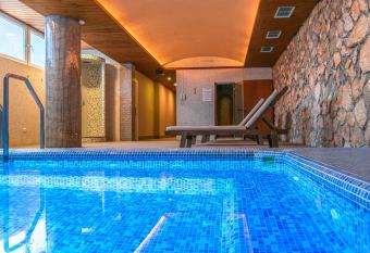 Hotel & Spa Tino Sveti Stefan has Balcony rooms