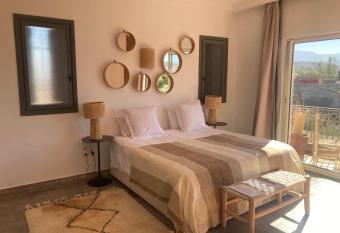 Le Patio Du Lac allows 18 year olds to book a room