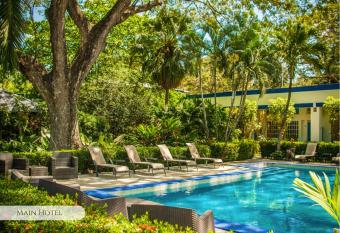 Hotel La Puerta del Sol allows 18 year olds to book a room