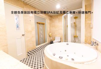 Yun Sung Motel has rooms with a private hot tub