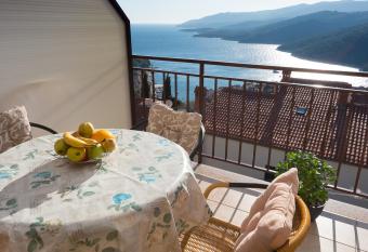 Apartment Roce has Balcony rooms