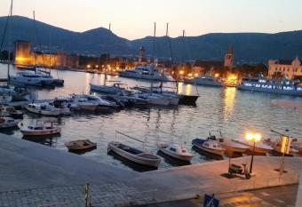 Heritage Bella Vista Apartments has Balcony rooms