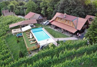 Lodge Green paradise has Balcony rooms