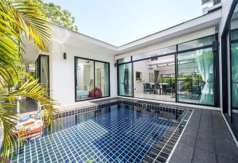 VILLA KAMALA REGENT 3/4 BEDROOMS has Balcony rooms