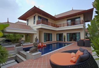 Villa Oranuch has Balcony rooms