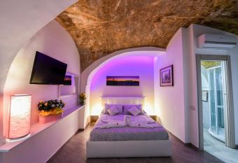 Petros Room Camere allows 18 year olds to book a room