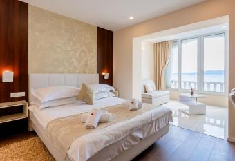 Villa Vi  nja has Balcony rooms