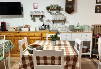 Le sorelle gemelle B&B has Balcony rooms