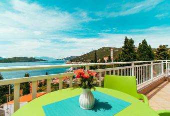 Apartments Aurora allows 18 year olds to book a room