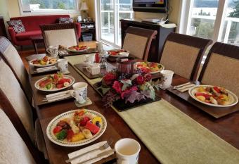 HOV B&B House -Hospitality Ocean View Victoria- allows 18 year olds to book a room