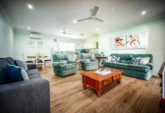 Alarks Nest Bed and Breakfast has Balcony rooms