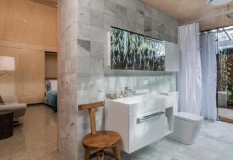 Buhwi Bira Byron Bay - Studio allows 18 year olds to book a room