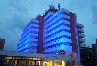 Hotel Forum allows 18 year olds to book a room