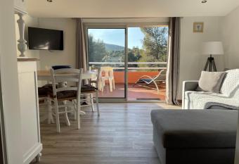 Appartement Bord de Mer La Faviere has Balcony rooms