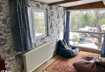 Rachvela s Guest House allows 18 year olds to book a room