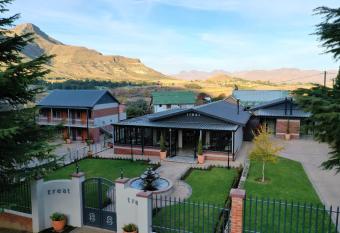 Clarens Retreat has Balcony rooms