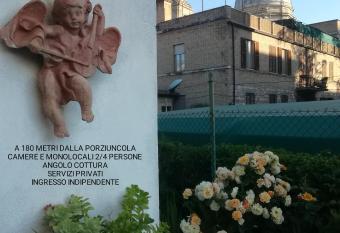 La Corte degli Angeli has Balcony rooms