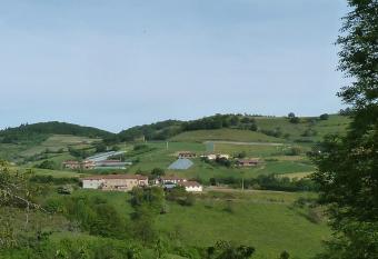Lyon Campagne has rooms with a private hot tub