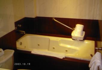 Casa Del Agua has rooms with a private hot tub