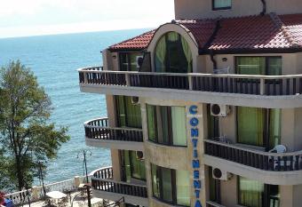 Hotel Continental has Balcony rooms