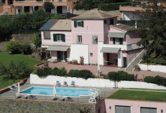 RosMarino has Balcony rooms