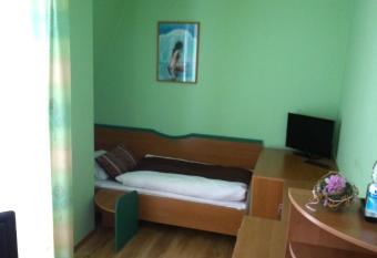 Penzi  n Rekrea has Balcony rooms