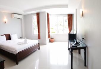 J.Holiday Inn Krabi has Balcony rooms