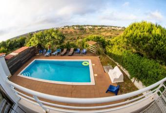 Mayla Surf House has Balcony rooms