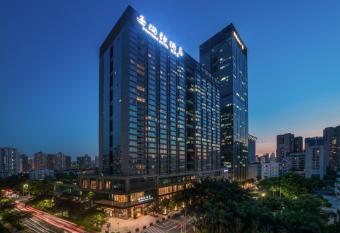 Sentosa Hotel Apartment Taoyuan Branch has rooms with a private hot tub