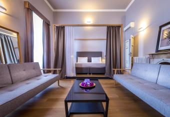 La Torre del Cestello - Residenza d epoca allows 18 year olds to book a room