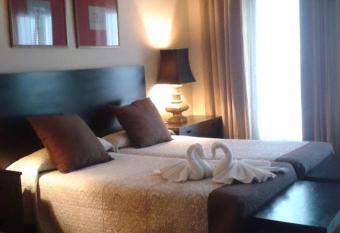 Hostal Tres Soles has Balcony rooms