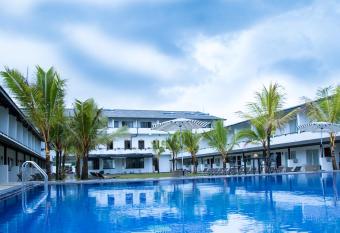 Coco Royal Beach Resort has Balcony rooms