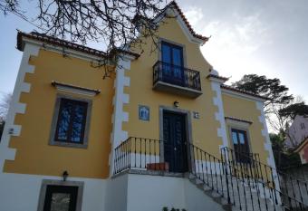 Guest House Villa dos Poetas allows 18 year olds to book a room