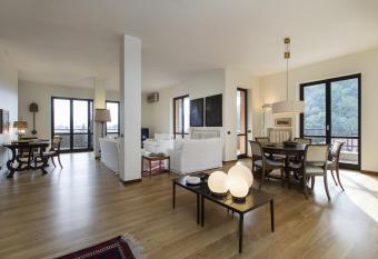 Appartamento Il Parco Cernobbio allows 18 year olds to book a room