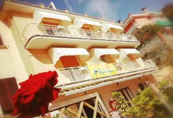 Hotel Eva La Romantica allows 18 year olds to book a room