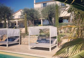 Mas Saint Antoine allows 18 year olds to book a room