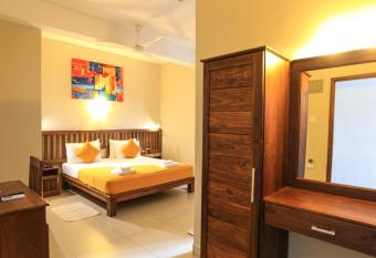 Port View City Hotel has Balcony rooms