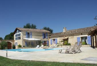 Aux Blanches Pierres allows 18 year olds to book a room