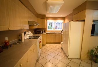 Eagle Close Executive B&B has Balcony rooms