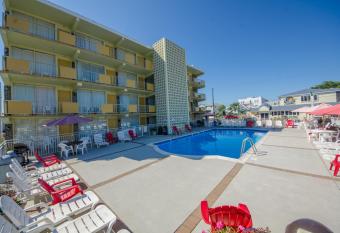 Landmark Motel has Balcony rooms