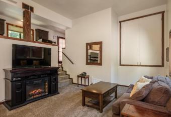 Yosemite Magic Studio  has Balcony rooms