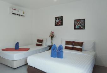 Pink Easy Homes Koh Phangan allows 18 year olds to book a room