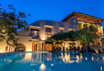 The Lady Hill Hotel has Balcony rooms