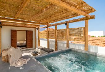 House Marigo Suites has Balcony rooms